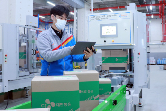 사진은 군포 풀필먼트 센터 모습. <CJ대한통운 제공>